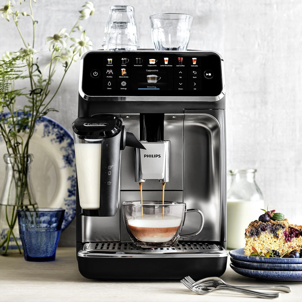 Philips 5500 Fully Automatic Espresso Machine with LatteGo & Iced Coffe