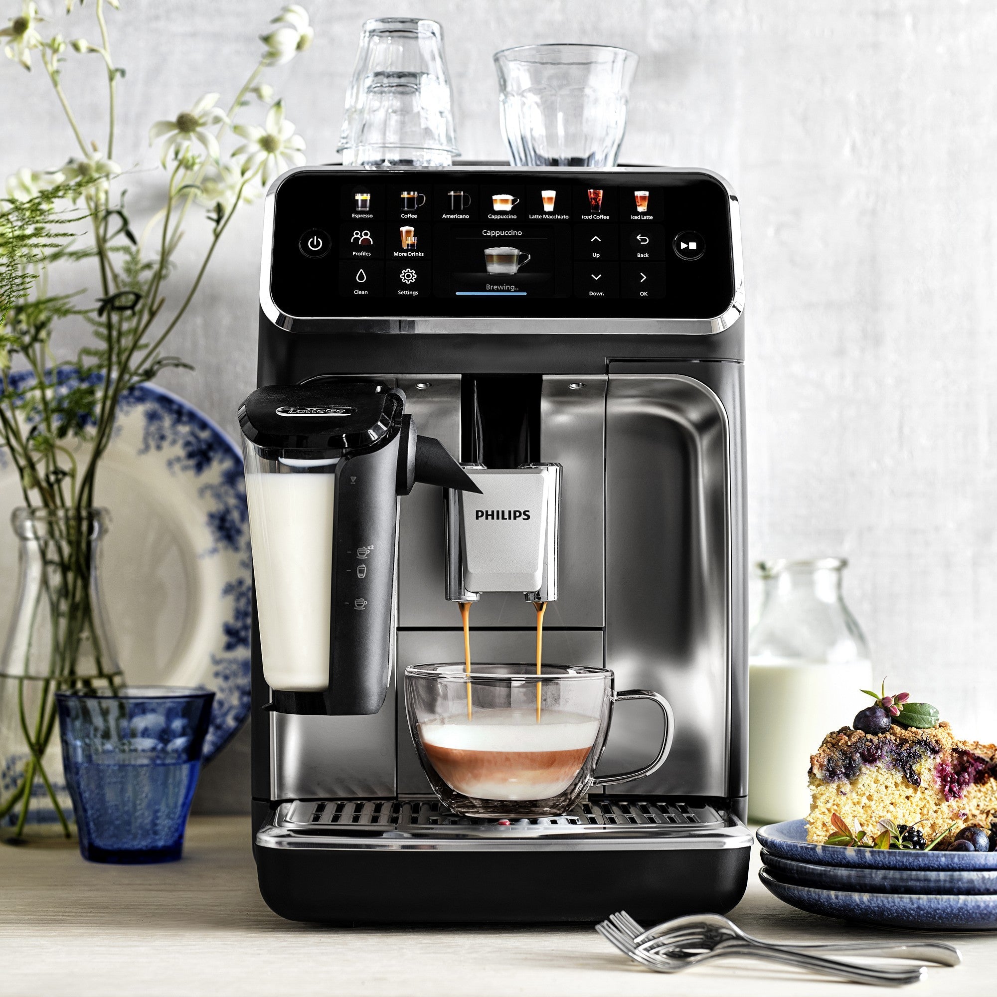 Philips 5500 Fully Automatic Espresso Machine with LatteGo & Iced Coffe